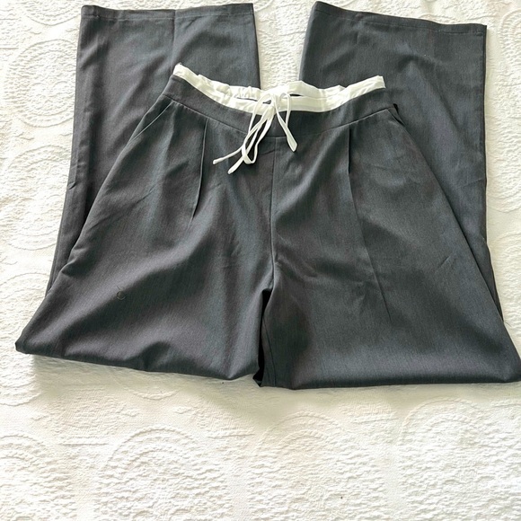 Haute Monde: Women’s Cute Grey with White tie front high waisted slacks, Size M - Picture 2 of 13